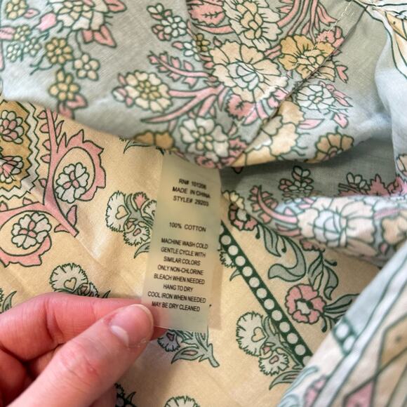 Soft Surroundings Tabitha Pintuck Floral Paisley Tunic Top Prairie Size Medium - Picture 4 of 7